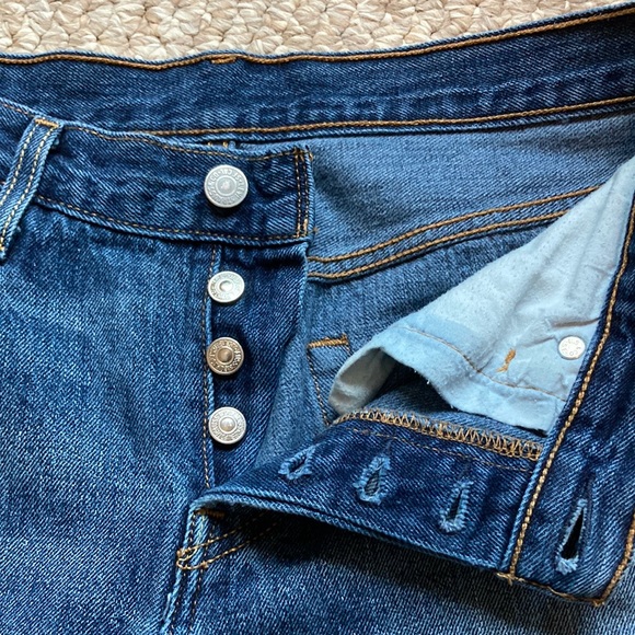 501 Levi’s , W 30”, inseam 27”, button fly - Picture 3 of 11